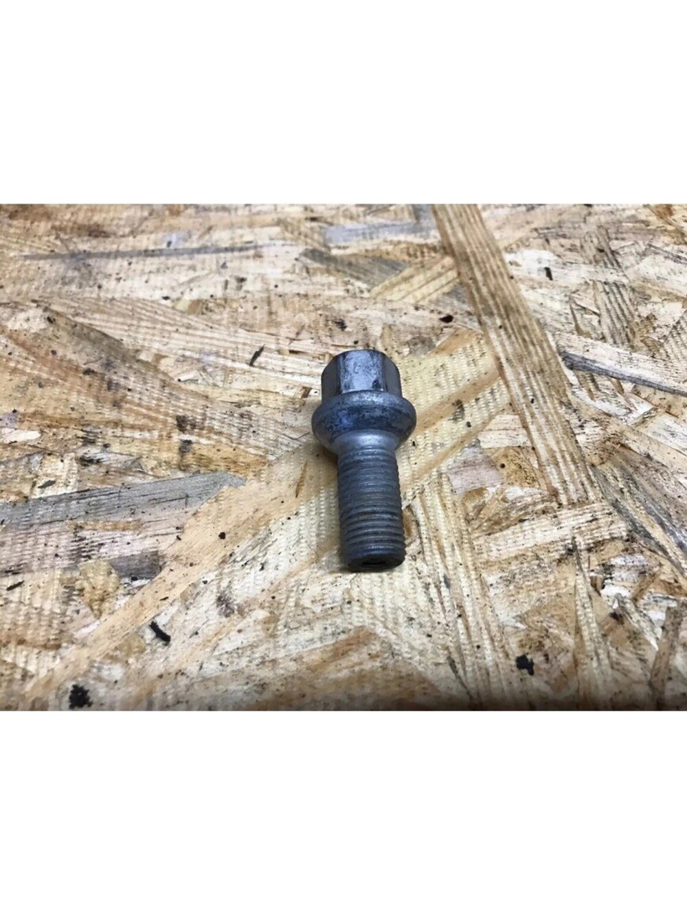 🟢1X MERCEDES-BENZ E350 E63 C63 E550 C350 OEM 10-15  WHEEL RIM LUG NUT BOLT STUD